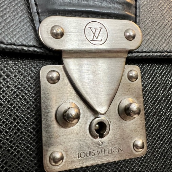 Louis Vuitton Tiaga Leather Serviette Briefcase in Black silver clasp authentic - Picture 3 of 16